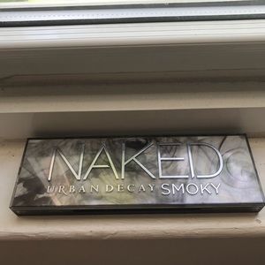Urban Decay Naked Smoky Palette